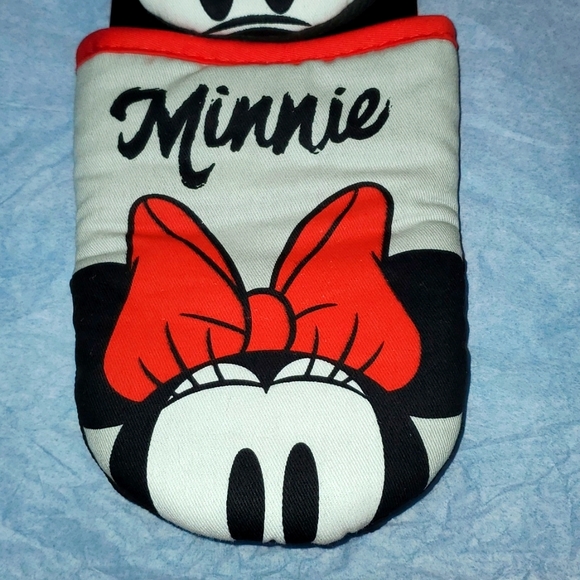 Mickey & Minnie 2PK Ovesized Mini Mitts - Picture 4 of 6